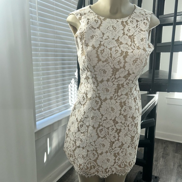 Alice + Olivia Cream Floral Lace Mini Dress - Picture 3 of 10